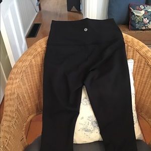 Lululemon Wunder Under black leggings Luon 21"